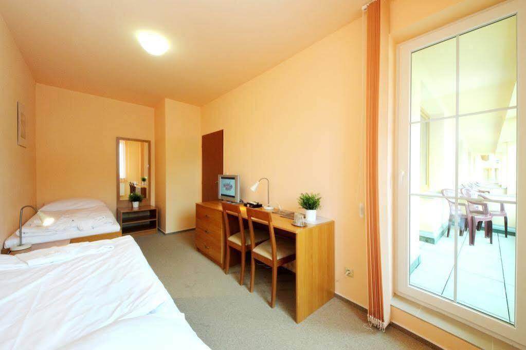 Hotel S-Centrum Бенешов Экстерьер фото